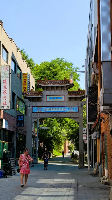 Montreal Around the City photo 24